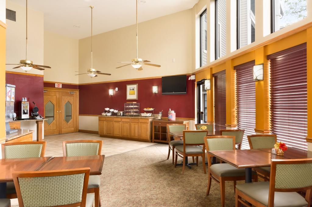 Ramada Huntsville Exterior foto