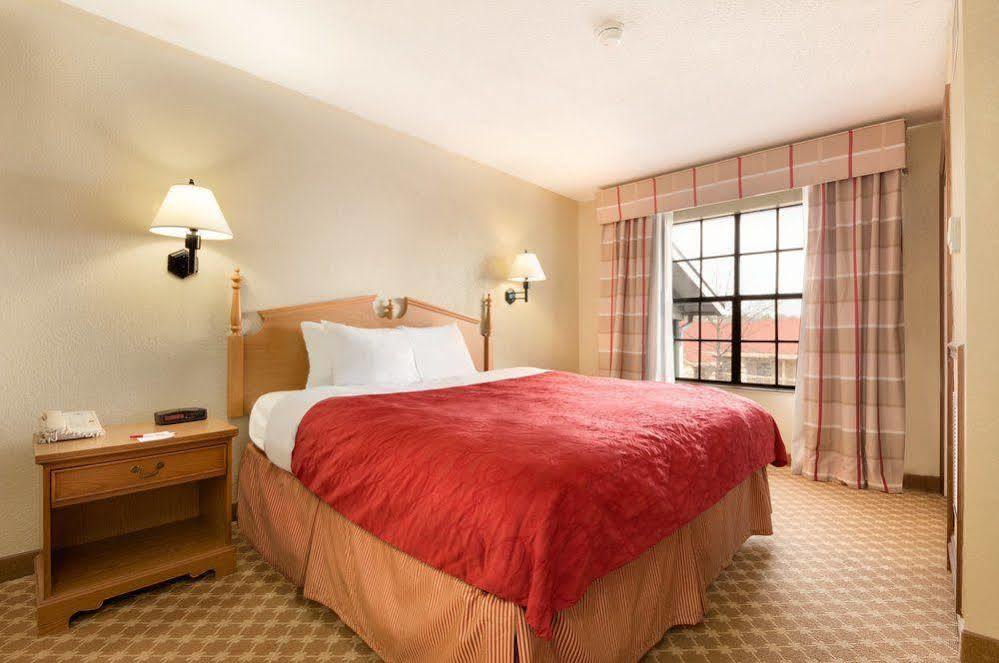 Ramada Huntsville Exterior foto